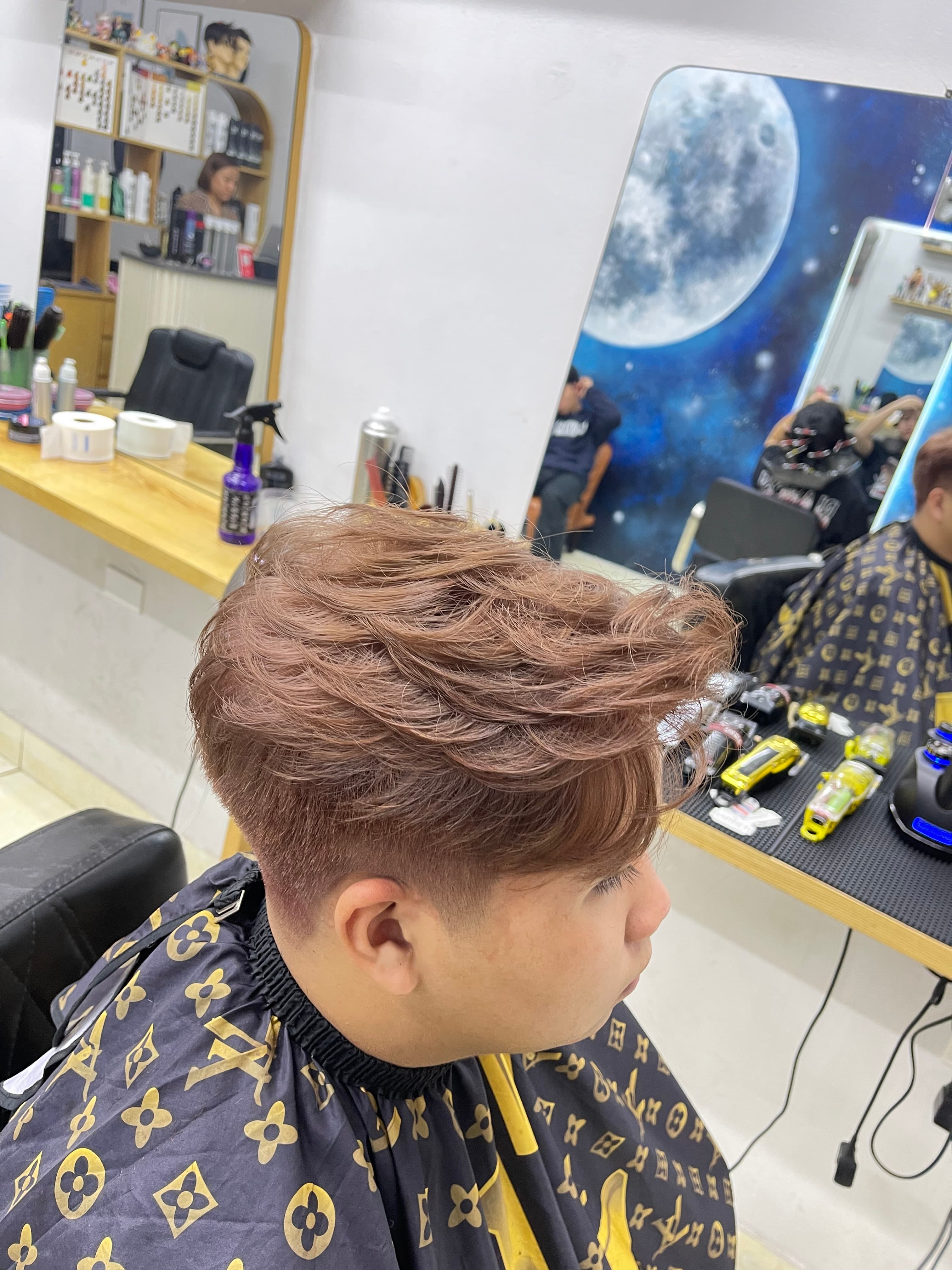 Cắt tóc + nhuộm màu thời trang ( màu tẩy)